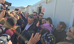 Özgür Özel, deprem şehitliğini ziyaret etti (2)