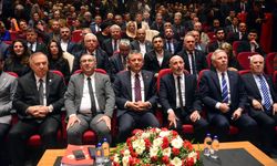 Özgür Özel, Kahramanmaraş'ta depremde ölenlerin mezarlarını ziyaret etti (2)