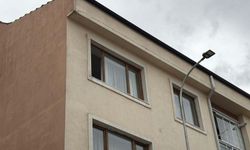 Pencereden düşen 11 yaşındaki Umut, ağır yaralandı