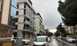 Polis gibi giyinen şüpheli, sokakta tartıştığı kişiyi tabancayla vurdu