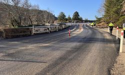 Sağanak nedeniyle çöken yol, kısmi olarak trafiğe açıldı