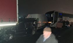 Sakarya'da Anadolu Otoyolunda 17 aracın karıştığı kazada 7 yaralı; Ankara yönü ulaşıma kapandı