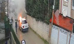 Sakarya'da park halindeki otomobil alev alev yandı