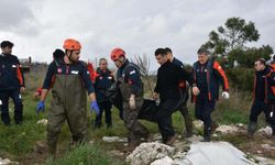 Sel sularına kapılan otomobilden kaçan şüpheli aranıyor