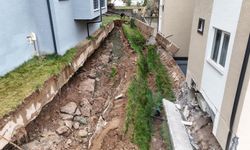 Sitenin istinat duvarı çöktü; 32 kişi tahliye edildi