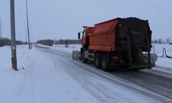 Sivas'ta ulaşıma kar engeli; Malatya kara yolu kapandı