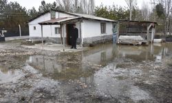 Sivas'ta yağmur ve kar suları taşkınlara yol açtı, evleri su bastı