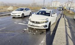 Sivas'ta yollardaki buzlanma, kazalara neden oldu