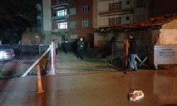 Sokak ortasında 2 kişi, bacaklarından vuruldu