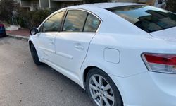 Taksinin park halindeki otomobile çarptığı kaza kamerada