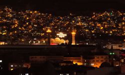 Tarihi Ulu Cami'nin 'Kul hakkından sakın' yazılı mahyası yakıldı