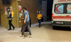 Tartıştığı kayınbiraderi ile araya girmek isteyen eşini bıçakladı