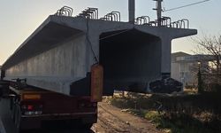 TIR'daki beton bloka kamyonet çarptı; 1 ölü, 1 yaralı