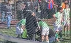 Tribünden hakeme skuter attı; o anlar kamerada