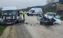 Virajda sollama kazası kamerada; 3 yaralı