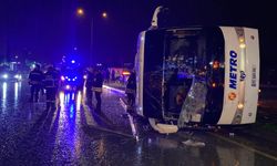 Yolcu otobüsünün yan yattığı kazanın görüntüleri ortaya çıktı