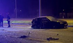 Yoldan çıkıp karşı şeride geçen otomobil ile TIR çarpıştı; 2 yaralı