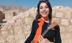 12 bin yıllık Hasankeyf'te kadınlardan ukuleleli 8 Mart etkinliği