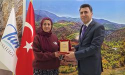 15 yıldır köydeki öğrencileri okullarına ulaştıran şoför Hanım: Kadınların yapmayacağı şey yoktur