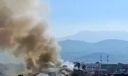 3 katlı apartmanın çatısı alev alev yandı