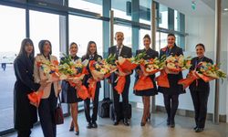 42 yıllık pilot son uçuşunda kokpiti, ilk seferine çıkan kızıyla paylaştı