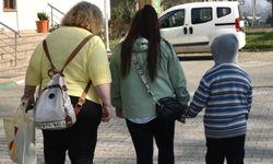 7 yıl sonra annesiyle yeniden tanışan ve ilk kez 'anne' diyen Nazar: Rebecca kötü değil, iyiymiş (2)