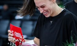 A Milli Kadın Basketbol Takımı'na '8 Mart Dünya Kadınlar Günü' sürprizi