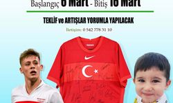 A Milli Takım futbolcularının imzaladığı forma, DMD hastası Rahmi Kerem için satışta