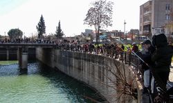 Adana'da av yasağının başladığı gün oltacıların köprüdeki yoğunluğu Galata'yı andırdı