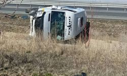 Afyonkarahisar'da yolcu indiren minibüse TIR arkadan çarptı: 11 yaralı