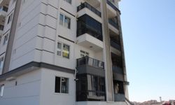 Aksaray'da apartmanda yangın; 10 kişi dumandan etkilendi