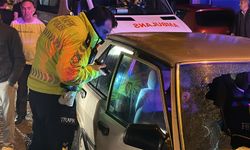 Alkollü sürücünün kullandığı otomobil, elektrik direğine çarptı: 1'i ağır, 2 yaralı