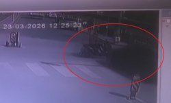 Amasya'da otomobilin çarptığı motosiklet sürücüsü yaralandı; kaza anı kamerada