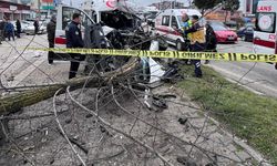 Ambulans ile kamyon çarpıştı: 1 ölü, 3 yaralı