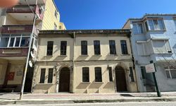 Atatürk, 18 Mart'ta denetime giderken bombardımana yakalanmış