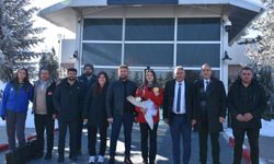 Avrupa şampiyonu olan atıcı Damla Köse, Erzurum'da çiçeklerle karşılandı