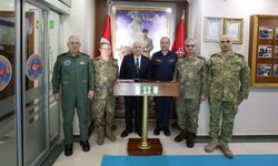 Bakan Güler, bayram namazını Hatay'daki tarihi camide kıldı (2)