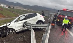 Bariyer otomobile saplandı: 1 ölü, 2 yaralı