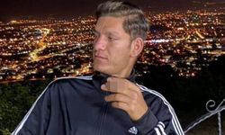 Bariyerlere çarpan otomobilin sürücüsü Emirhan öldü