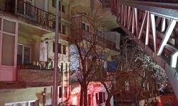 Bartın'da apartman yangınında 2 kişi dumandan etkilendi