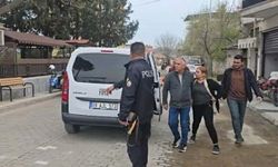 Bayram alışverişindeki kadının altın ve paralarını çalan çifte tutuklama