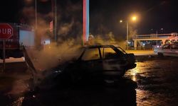 Bingöl'de sanayide çalıştırılmak istenen otomobil yandı