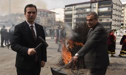 Bitlis'te nevruz programında protokol üyeleri demir dövdü, ateşten atladı