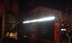 Bursa'da metruk binada yangın