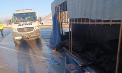 Buzlanma nedeniyle 2 TIR devrildi; 1 yaralı