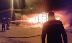 Çorum'da lastikçi dükkanının kundaklama anı kamerada