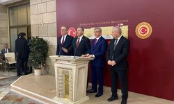 Davutoğlu: Türkiye ara bulucu girişimlerini artırmalıdır