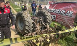 Devrilen traktörün altında kalan sürücü öldü