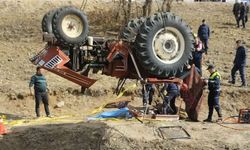 Devrilen traktörün altında kalarak hayatını kaybetti