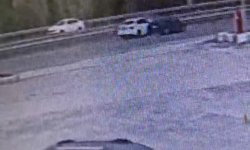 El freni çekilmediği için hareket eden otomobile, başka otomobil çarptı: 1 ölü, 3 yaralı